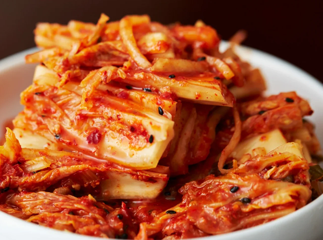 Lubisz kimchi? Zrób jego szybką wersję z kapusty pekińskiej w 15 minut!