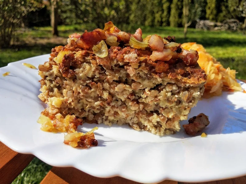 Piróg biłgorajski – pieczeń z kaszy gryczanej, ziemniaków i sera