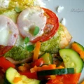 Kurczak zapiekany z pomidorem, mozzarellą i pesto