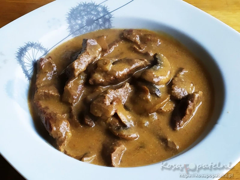 Boeuf Strogonow – klasyczny przepis