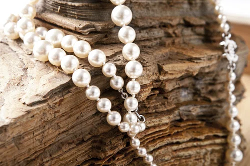 Perły naturalne, hodowlane, sztuczne... Jak rozróżnić perły?