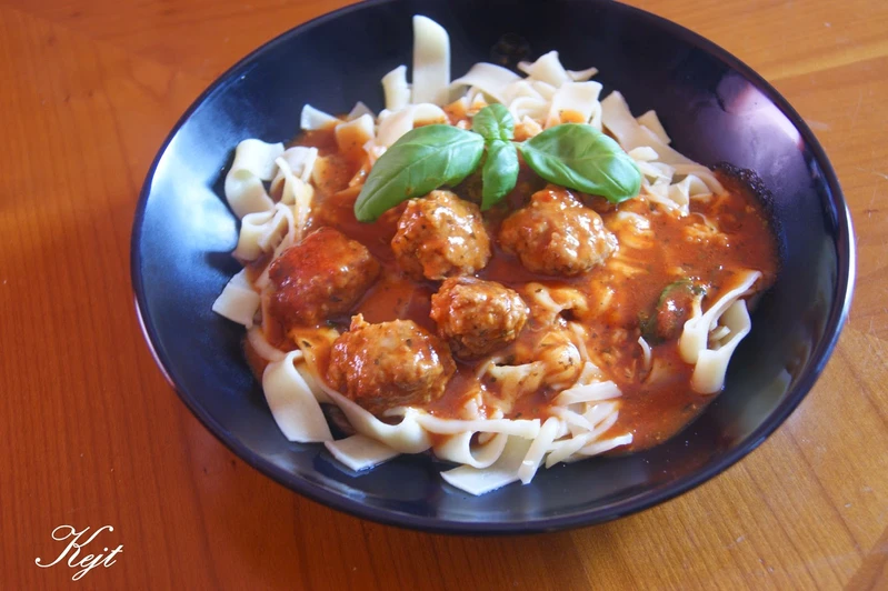 Spaghetti z pulpecikami