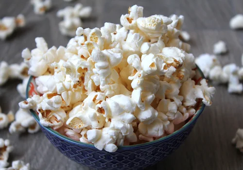 Celebrowanie Dnia Popcornu: Jak i Dlaczego Powinniśmy Obchodzić to Nietypowe Święto