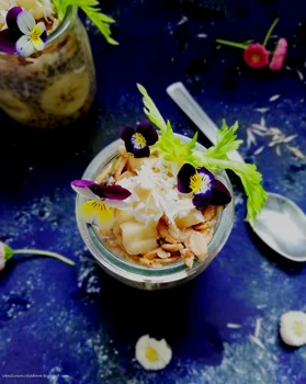 Pudding chia z gruszką i płatkami gryczanymi (Vege & gluten free)
