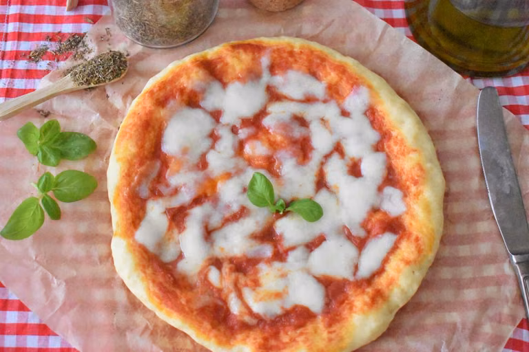 Pizza z patelni bez wyrastania ciasta