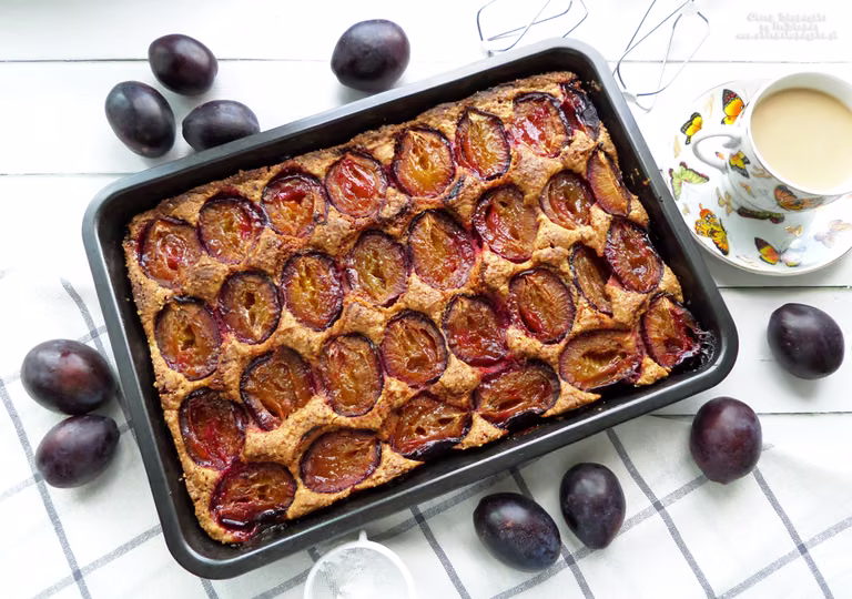Proste i szybkie ciasto ze śliwkami (bezglutenowe) – przepis krok po kroku