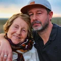 Andrzej Piaseczny sprawił mamie piękny prezent, a ta zalała się łzami! “Starsza Pani musi fiknąć”