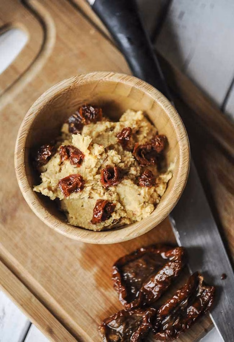Hummus z suszonymi pomidorami