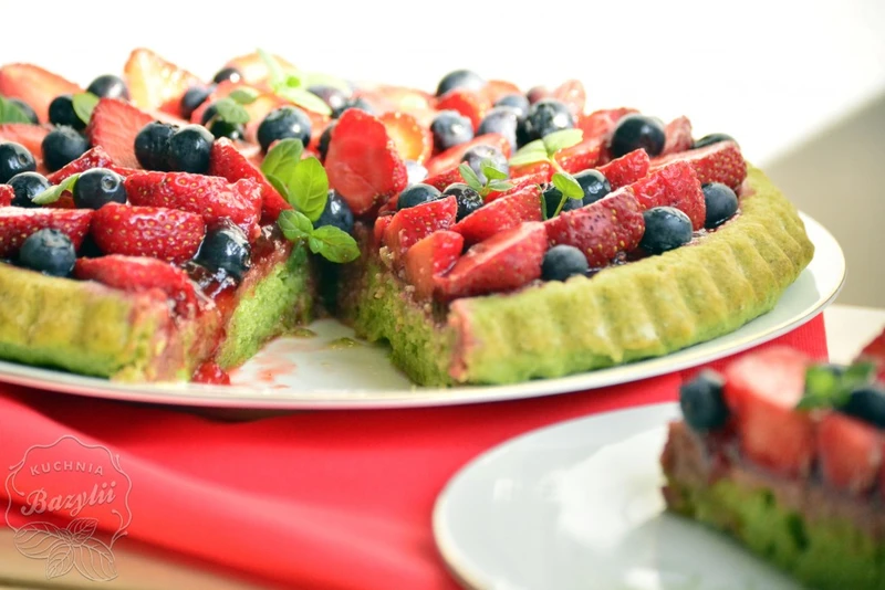 Tarta szpinakowa z truskawkami