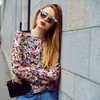 Kwiecista bluza i świetne okulary- fajny outfit