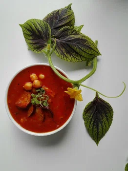 Leczo z ciecierzycą i wędzoną kiełbasą