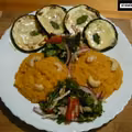 Grillowana cukinia z puree z batata i jarmużem