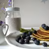 co jeść latem ? genialne i szybkie pancakes i koktajl jagodowy w wersji fit