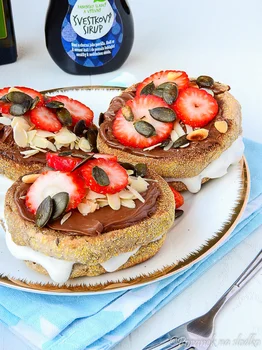 Wegańskie muffiny angielskie z czekoladą.