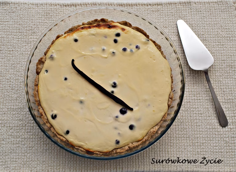 Tarta razowa z serem białym i owocami