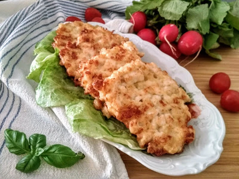 Kotleciki siekane z mozzarellą.