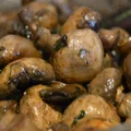 Pieczarki smażone z czosnkiem