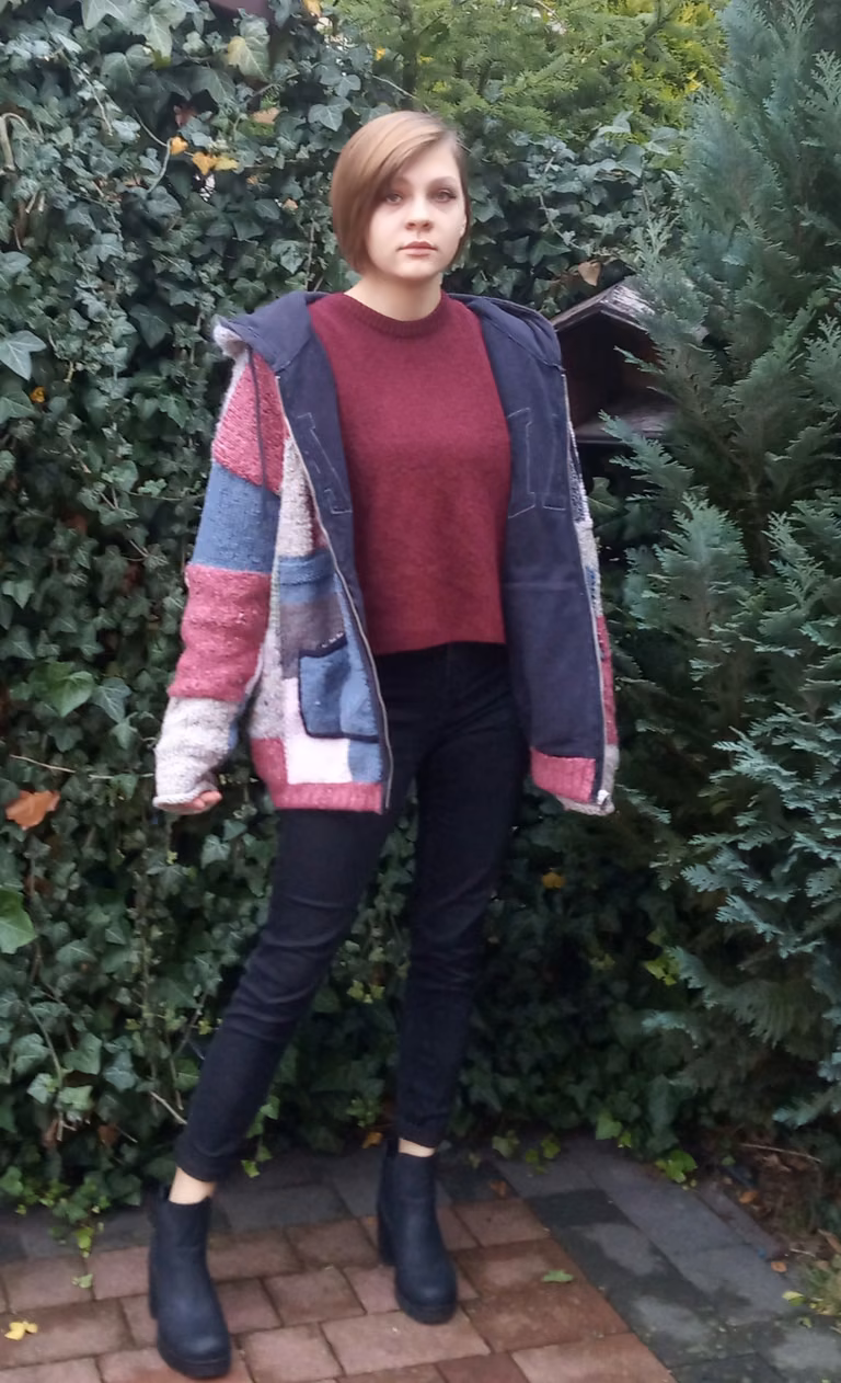 Sweter w łatki - patchwork na drutach