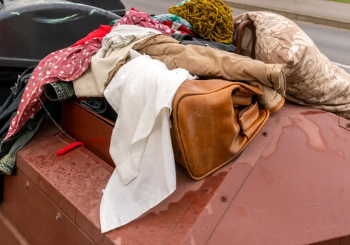 Koniec z wożeniem ubrań do PSZOK? Rząd szykuje dużą zmianę dla milionów Polaków