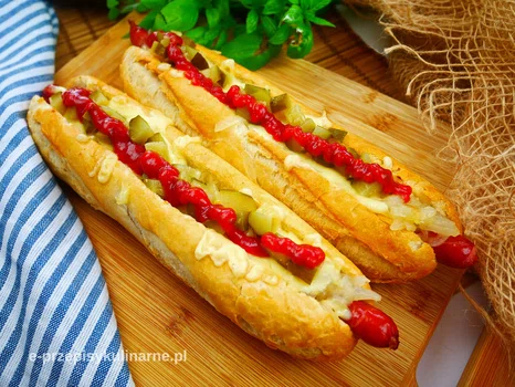 Najlepsze domowe Maxi Hot Dogi z karmelizowaną cebulą
