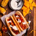 Hot dogi z sosem meksykańskim z kurczakiem
