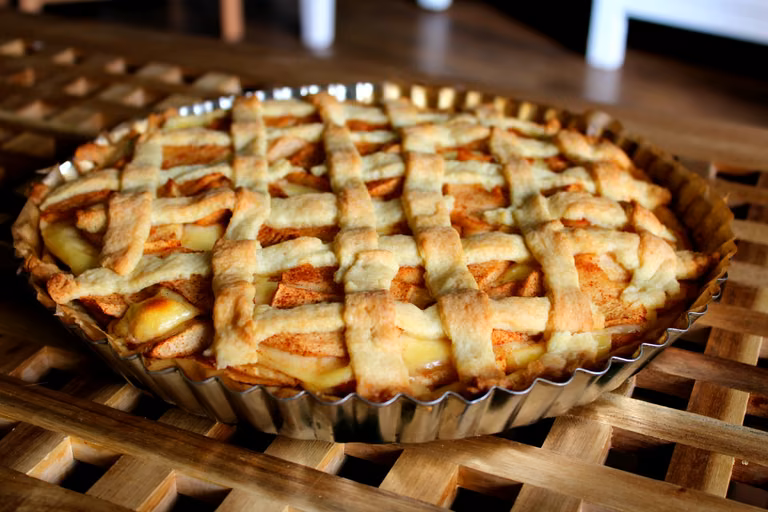 Tarta z budyniem i jabłkami