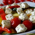 Sałatka z grillowanych warzyw z pieczoną fetą