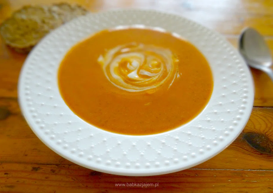 Lekka zupa-krem pomidorowy z ciecierzycy