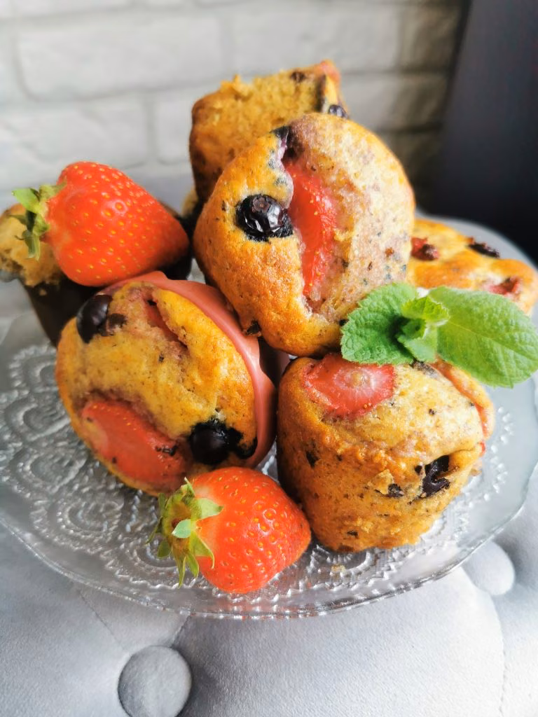 Muffiny z truskawkami i borówkami