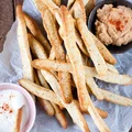 Paluchy drożdżowe z parmezanem i bazylią