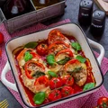 Kurczak Caprese zapiekany z pomidorami i mozzarellą