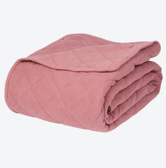 Zdjęcie Ta narzuta z Action totalnie odmieni sypialnie za 64,90 zł! Cudownie miękka, sztruksowy motyw i modne kolory robią wrażenie #4