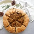 Drożdżowe galette z kapustą i suszonymi grzybami