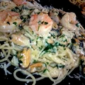 Bardzo morskie spaghetti z owocami morza.
