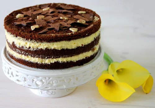 Malinowy tort tiramisu z musli i winem marsala