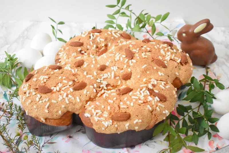 Colomba - włoska wielkanocna babka drożdżowa