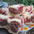Ciasto łaciate jogurtowe z truskawkami i kruszonką
