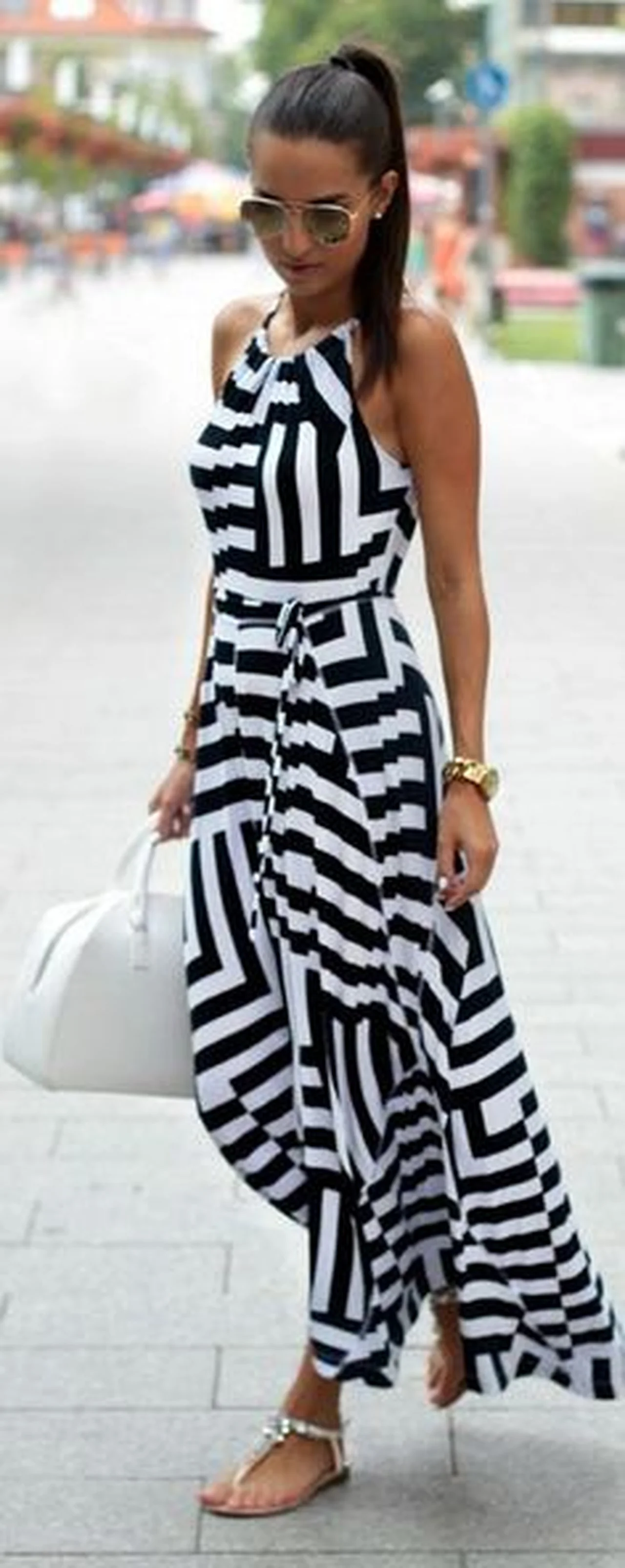 Długa czarno biała sukienka
