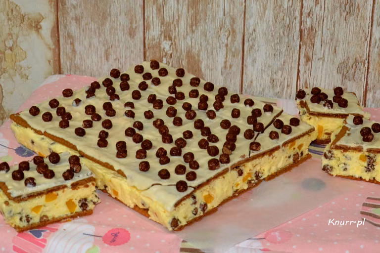 Piegusek budyniowy - efektowne ciasto bez pieczenia