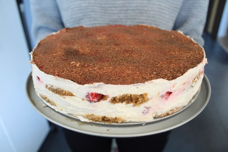 Tort Tiramisu z malinami