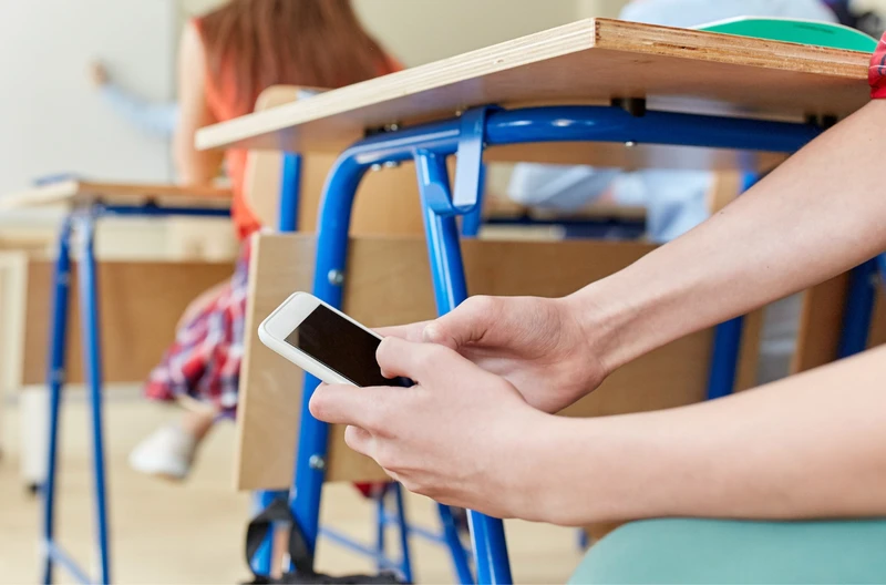 Zakaz używania telefonów w szkołach od września 2026 roku! Nowe przepisy obejmą uczniów tych klas, ale będą wyjątki