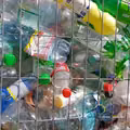 Zakaz sprzedaży wody w butelkach plastikowych? We Francji padł kontrowersyjny pomysł. A co na to Polska?
