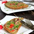 Omlet z szynką i warzywami.