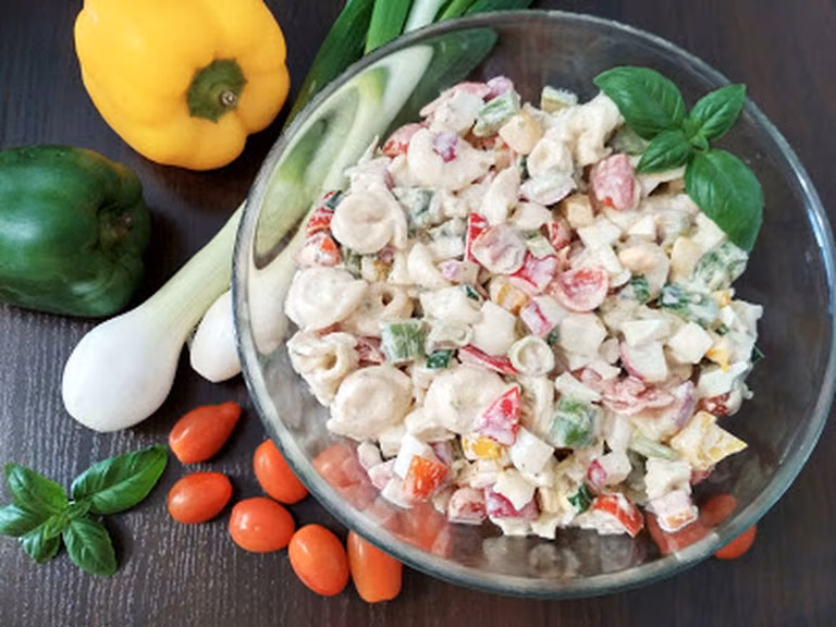 Sałatka z tortellini i szparagami