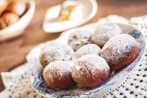 Tradycyjne pączki z różą