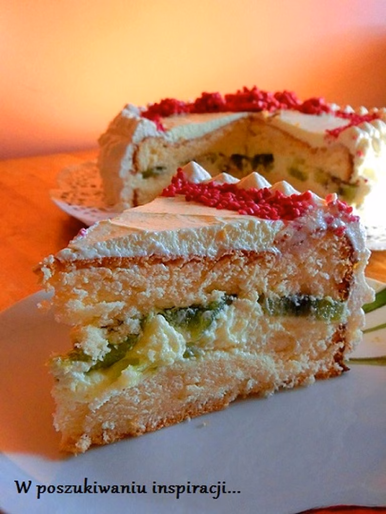 Tort śmietanowo-cytrynowy z kiwi