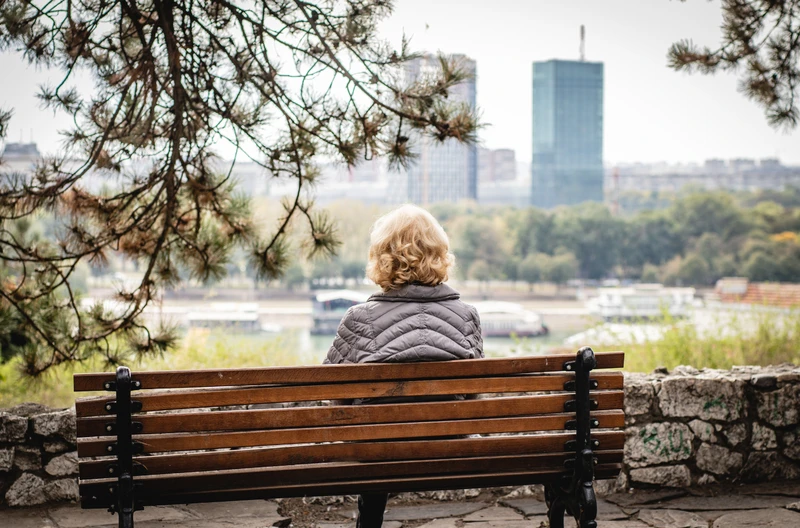 Wybór między samotnością a szczęściem: Dlaczego czasami lepiej być samemu?