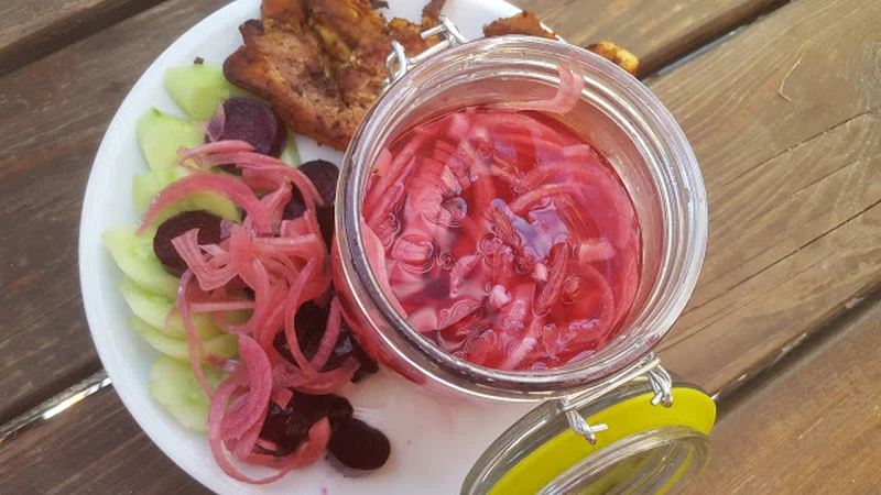 Piklowana czerwona cebulka