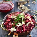 Różowe pesto z botwinki z fetą