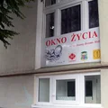 Dwudniowy chłopiec odnaleziony w oknie życia! Matka ma czas na zmianę decyzji